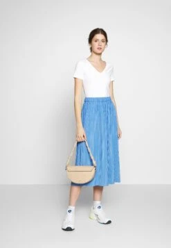 Anna Field -Anna Field 2479af2f25074a448ac16292c5da45b8