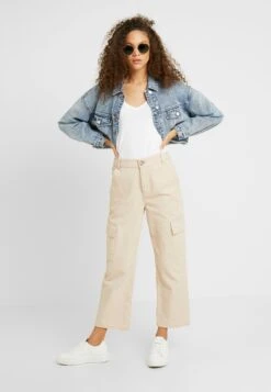 Anna Field -Anna Field 40d71da543934469ad5b538a2af1be87