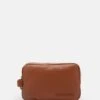 Jack & Jones Jacjay Toiletry Bag - Trousse De Toilette - Cognac -Anna Field 4c89d7ac9b364a5488b60ff523298f44