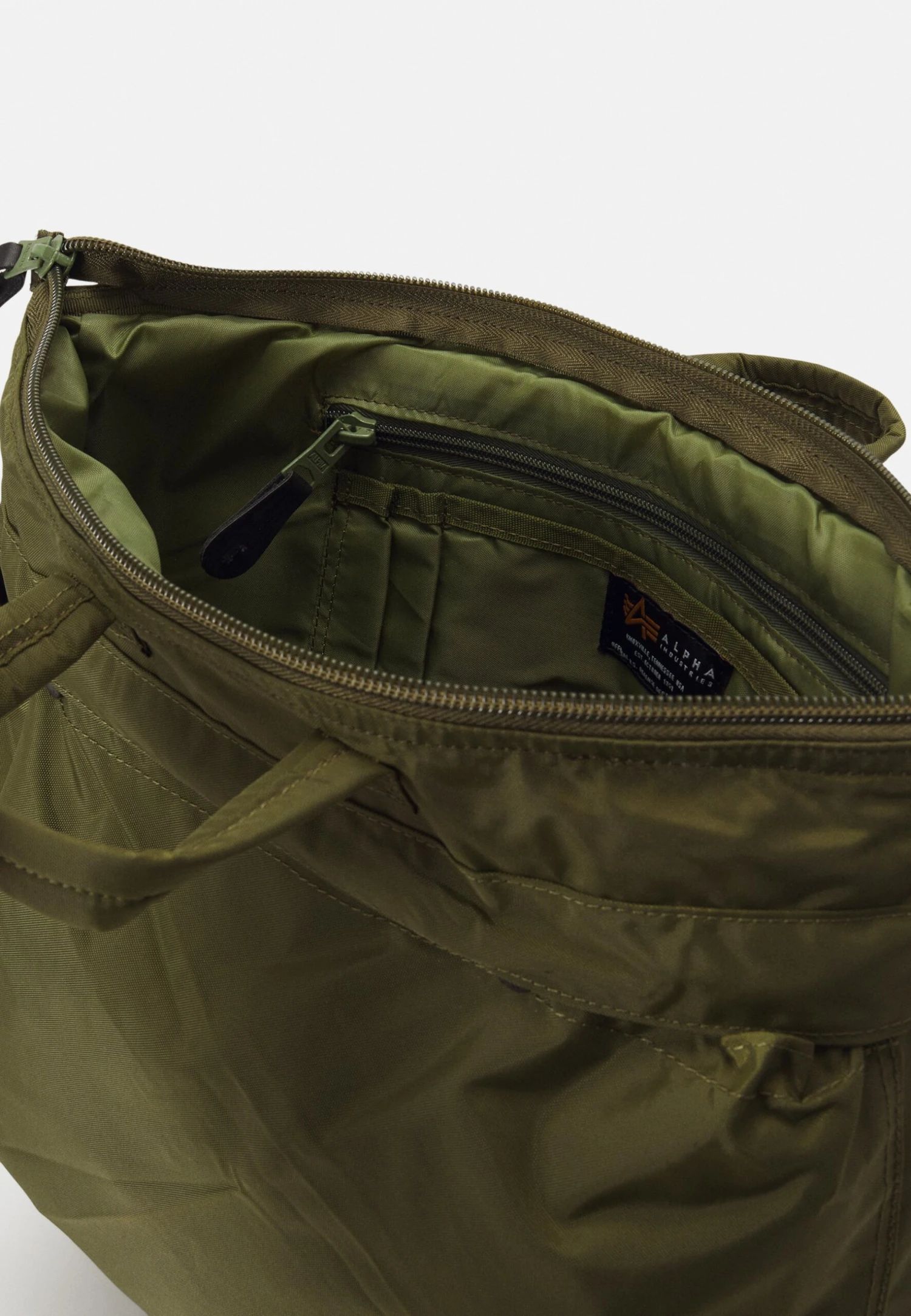 Alpha Industries Label Helmet Bag Unisex - Sac Bandoulière - Dark Olive 5 Alpha Industries Label Helmet Bag Unisex - Sac Bandoulière - Dark Olive – Image 3