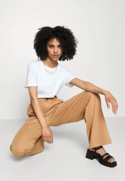Petite Business Casual Wide Legs With Front Pleats - Pantalon Classique - Beige 11 Petite Business Casual Wide Legs With Front Pleats - Pantalon Classique - Beige -Anna Field 76a1b0814ce6475195d0c38eab76c036