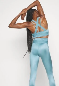 Puma Mid Impact Strong Shine Bra - Brassières De Sport À Maintien Normal - Bold Blue -Anna Field c0eac5e3e0f74cf183f334c5522a3b88