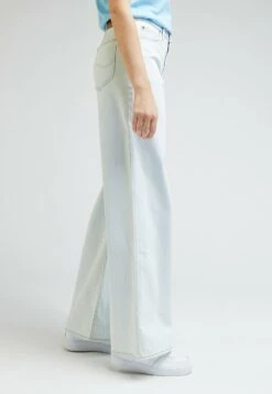 Lee Stella A Line - Jean Flare - Brisk Air -Anna Field c38db3265a4742deadc746e9cd574c46