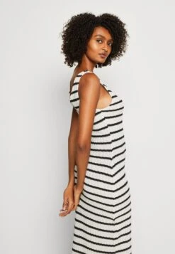 Anna Field Robe Pull - Black/White -Anna Field e30a17d9811947b898f0f2fb46ac49f7